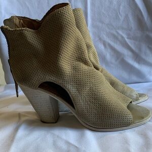 Dolce Vita Beige Peep-Toe Heeled Bootie